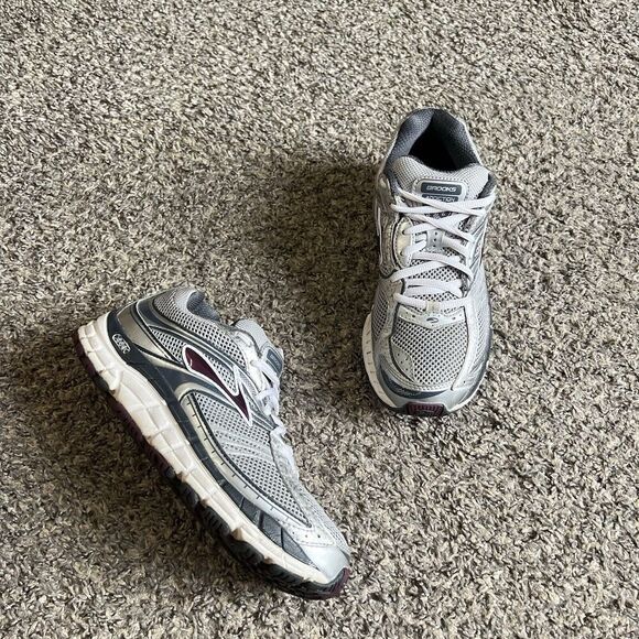 Brooks Addiction 10 Size 8.5 Athletic Shoes Sneakers Gray Silver Retro Chunky